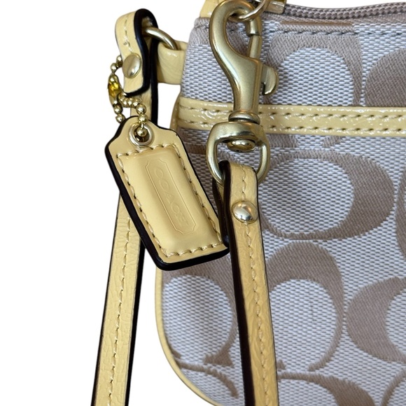 ❌SOLD❌ Coach Bow Wristlet — Signature Khaki & Sunflower - Picture 3 of 8